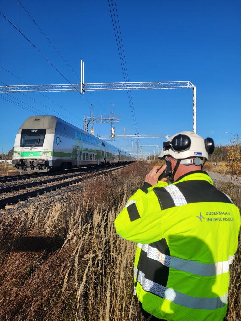 Rautatieturvallisuuden roolit: Miten rataturvamies eroaa ratatyöstä vastaavasta?